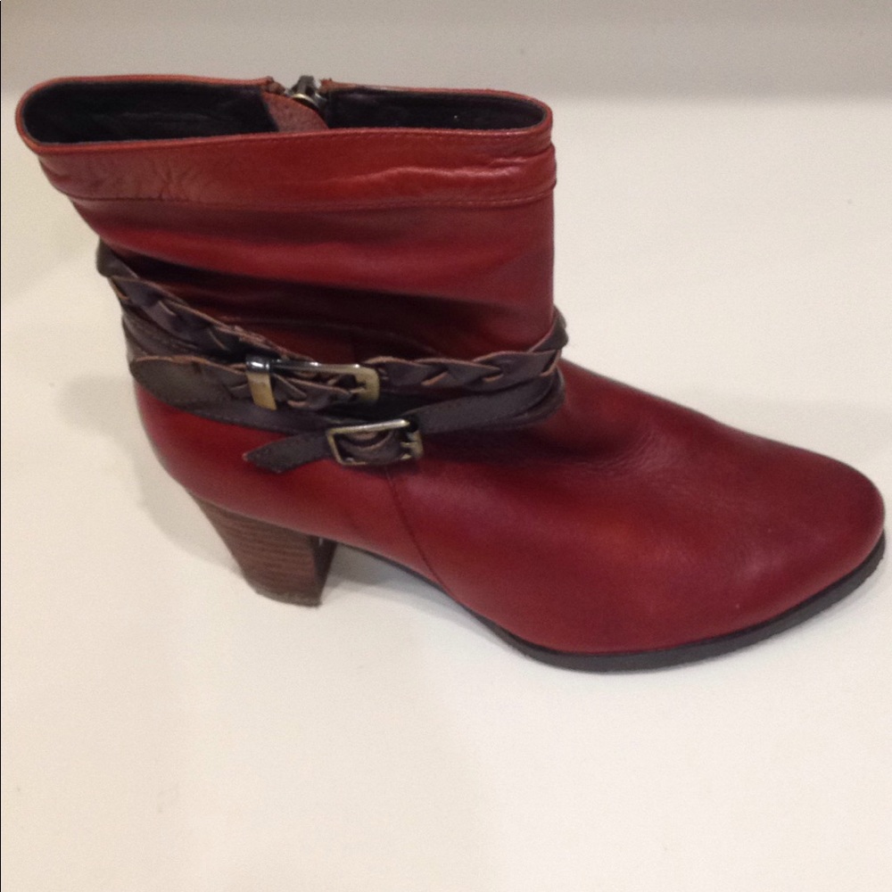 L' Artiste Luggage Brown Ankle Boot